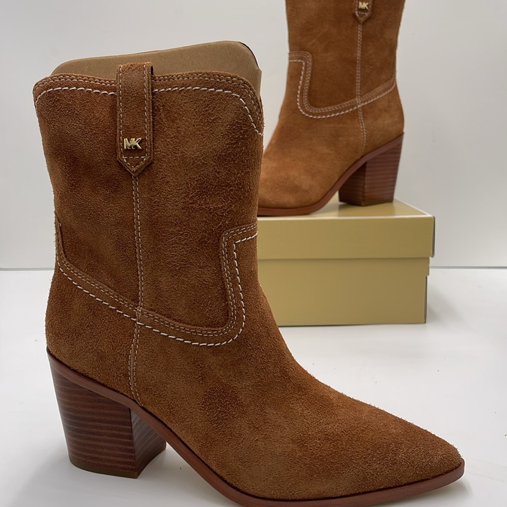 Michael Kors WAVERLY HEELED BOOTIE JUNGLE SUEDE
49F4WVME6S
LUGGAGE - Picture 16 of 16
